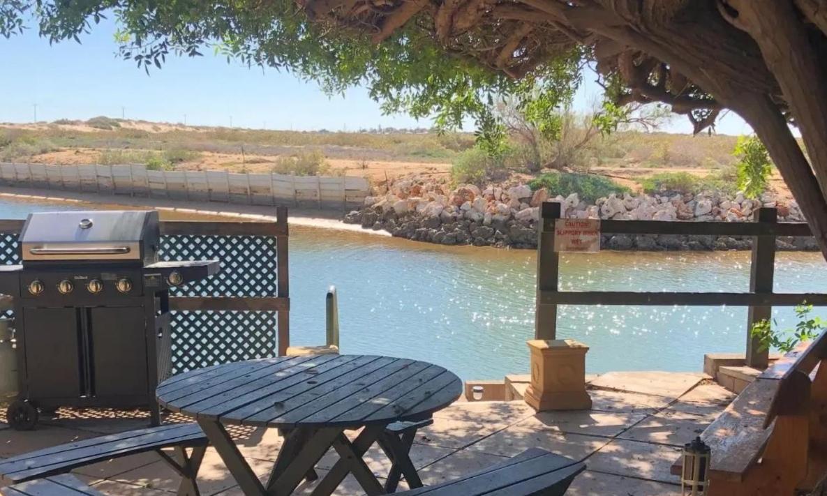 Pelican Point Waterfront Resort Formerly Carnarvon Beach Retreat Exterior foto