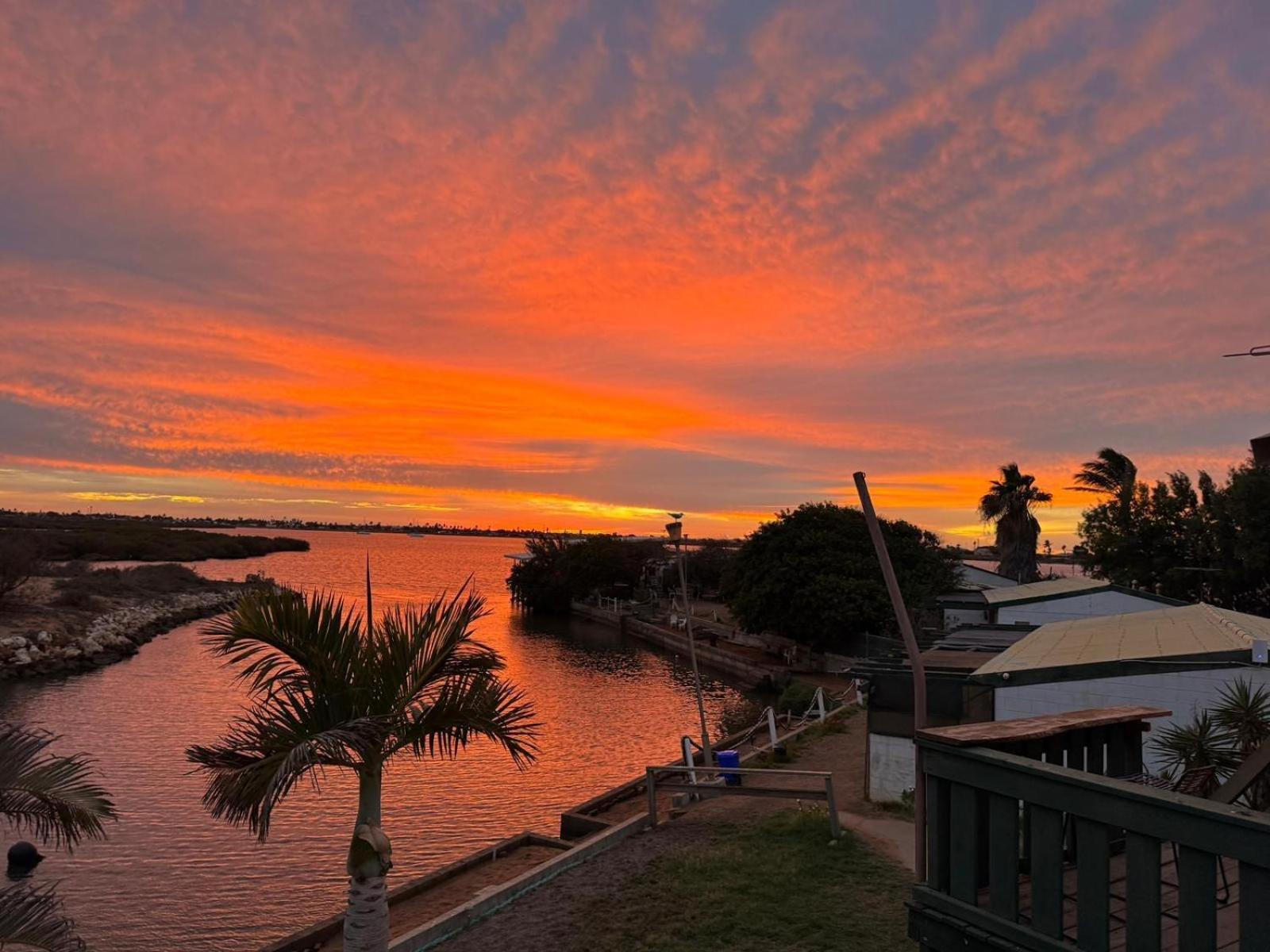 Pelican Point Waterfront Resort Formerly Carnarvon Beach Retreat Exterior foto