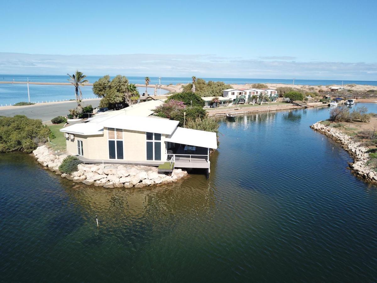 Pelican Point Waterfront Resort Formerly Carnarvon Beach Retreat Exterior foto